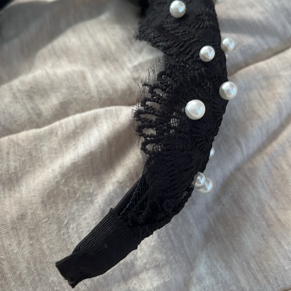 New Girls Black Lace and Pearl Studded Headband - Picture 5 of 6